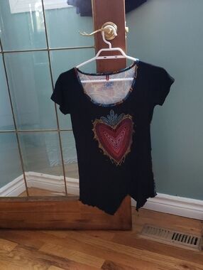 Black Short Sleeve Women's Tee with Colorful Heart Motif